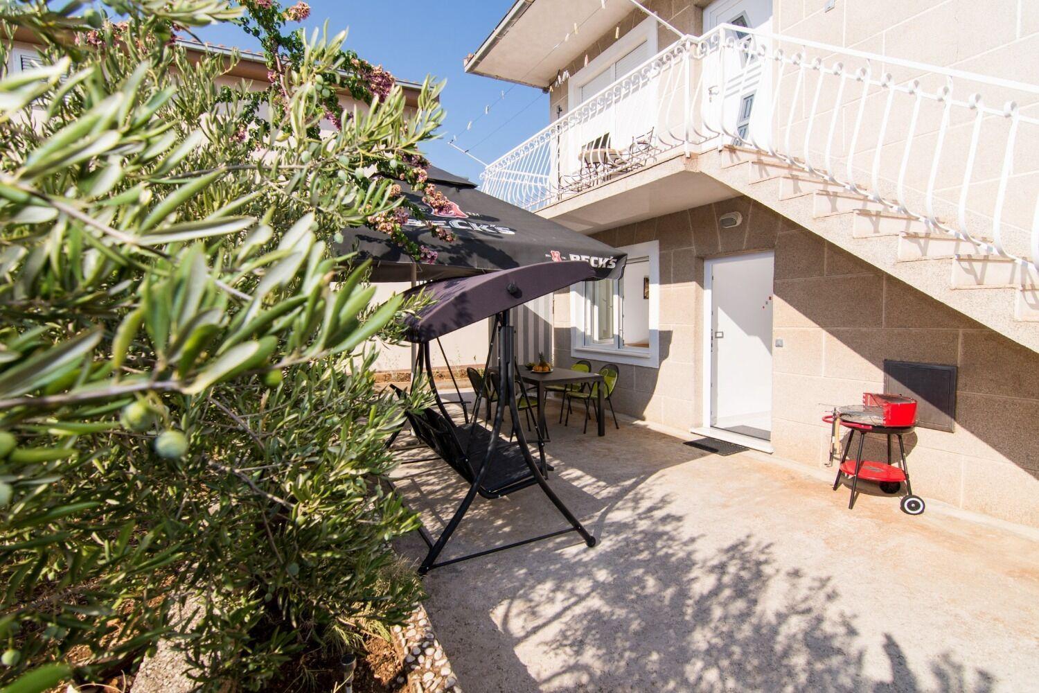 Apartments Ivica - Garden Terrace Slatine Exterior photo